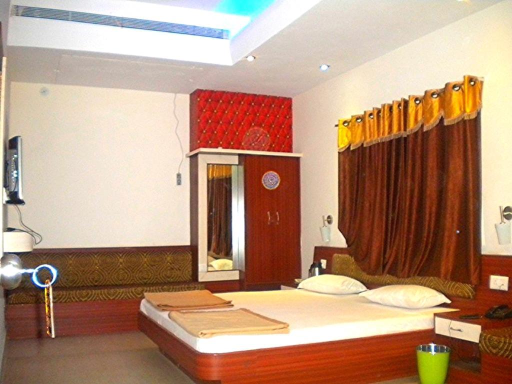 Hotel Sagar Castle Ratlām Oda fotoğraf